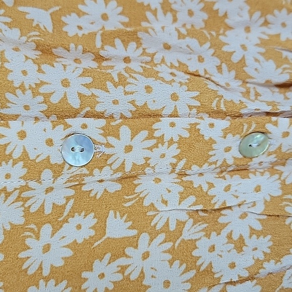 Nordstrom's Weekend Los Angeles Babydoll Crop Top Ditsy Floral Yellow Daisy Sz M - Picture 6 of 8